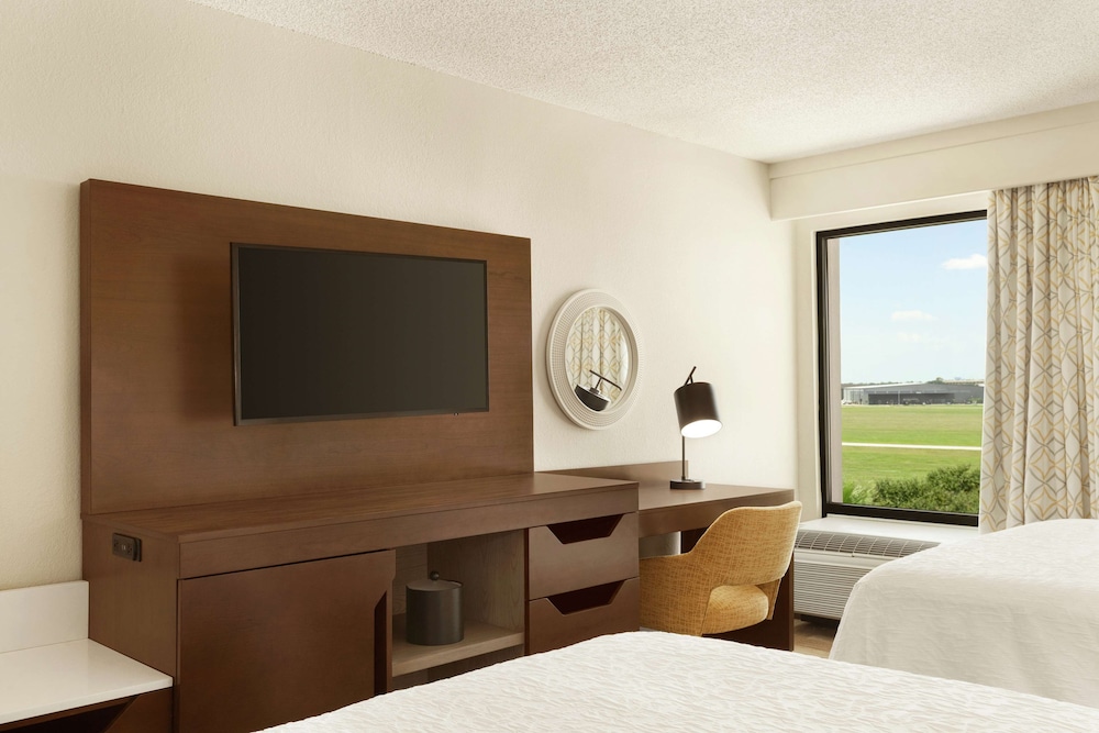 Hampton Inn Houston Hobby Airport - photo 23