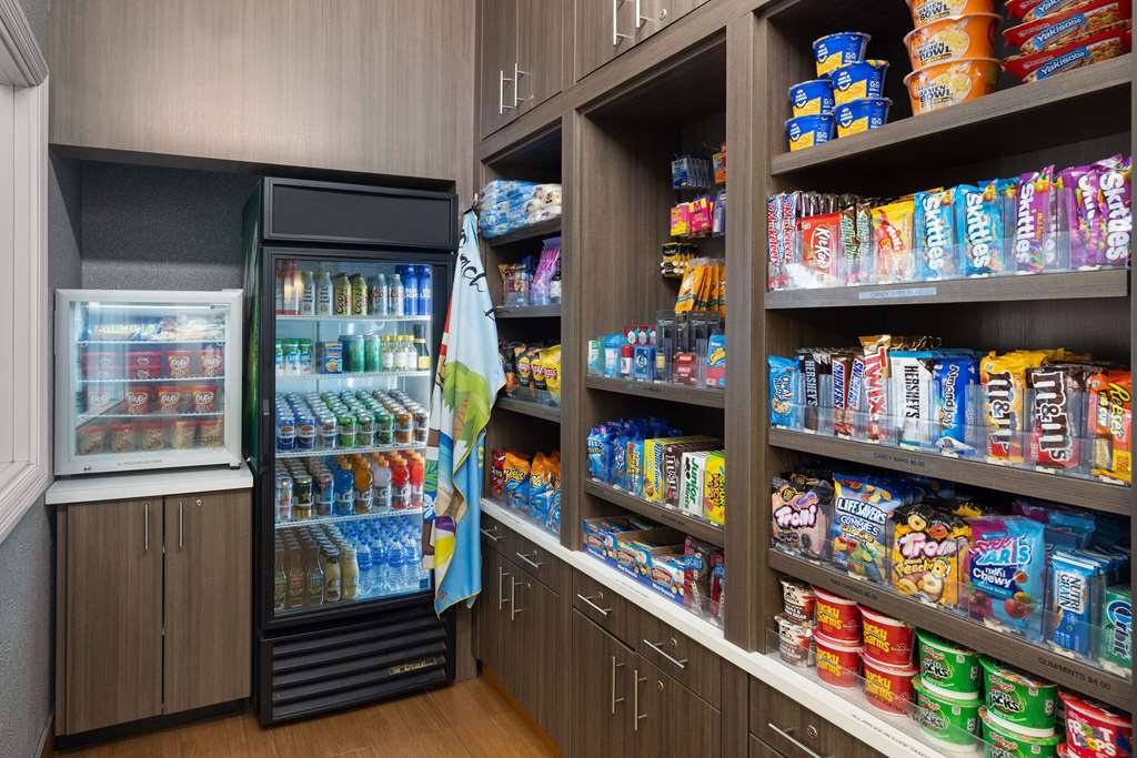 La Quinta Inn and Suites by Wyndham at WaTiki Waterpark - photo 21