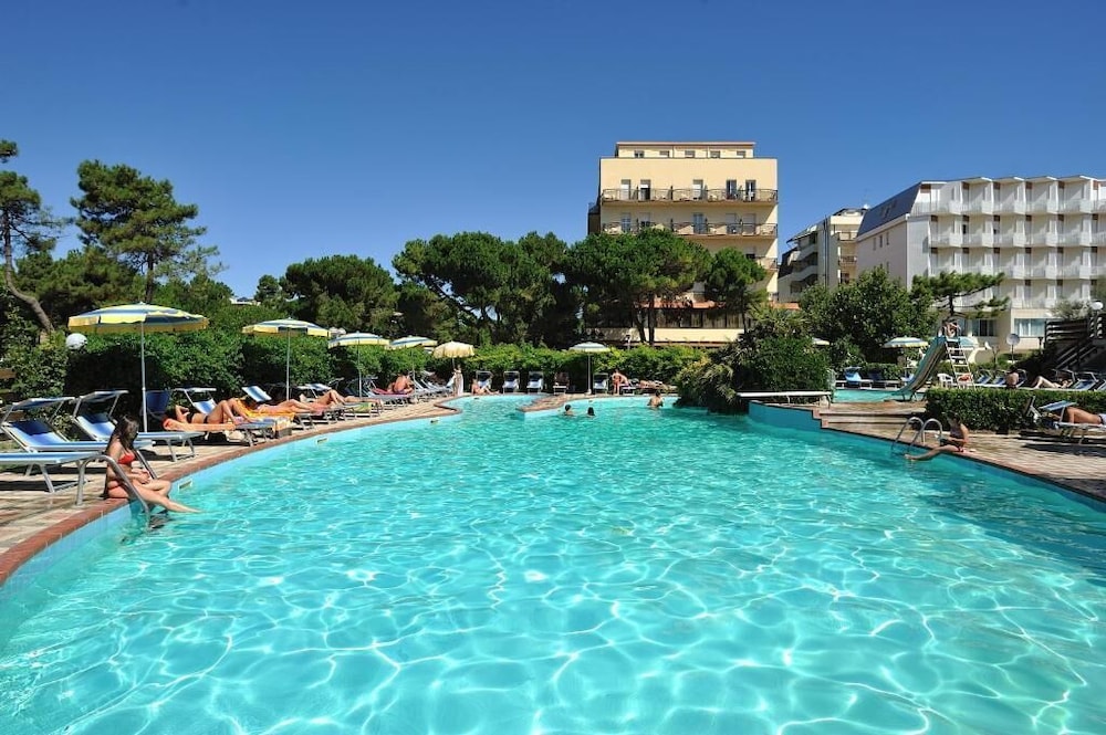 Hotel Ausonia — hotel in Milano Marittima