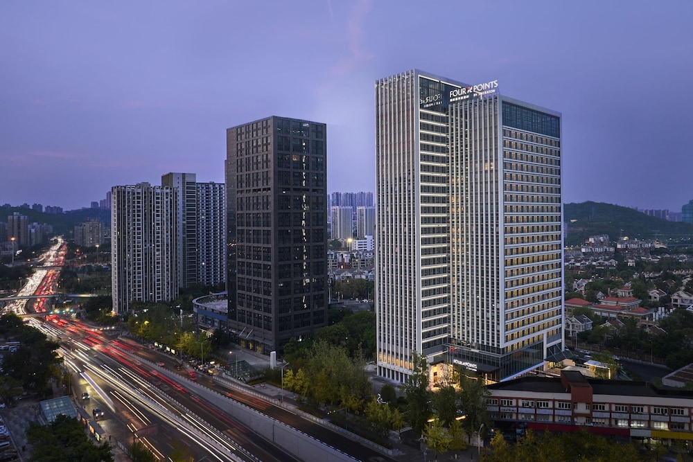 Four Points by Sheraton Chongqing North Railway Station — 4-Star Luxury Hotel in Chongqing, People's Republic of China