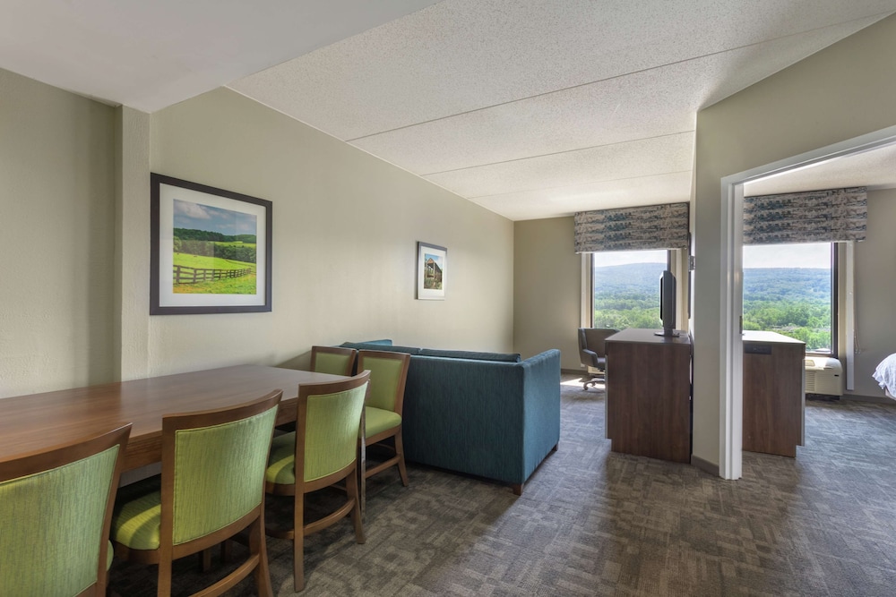 Hampton Inn Bedford - photo 22