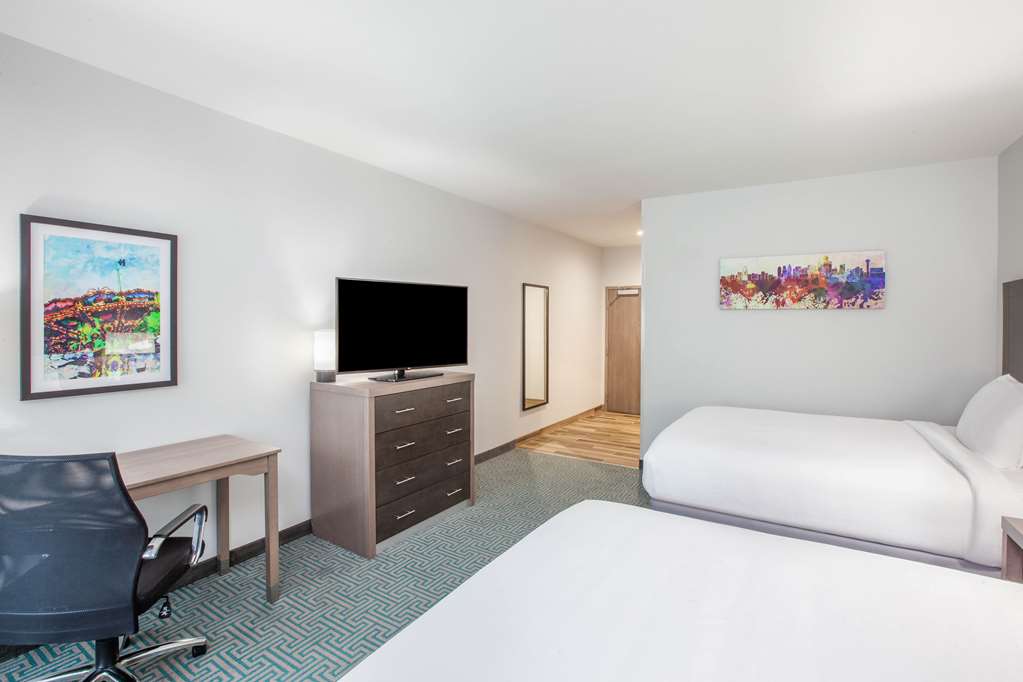 La Quinta Inn & Suites by Wyndham Dallas Duncanville - photo 25