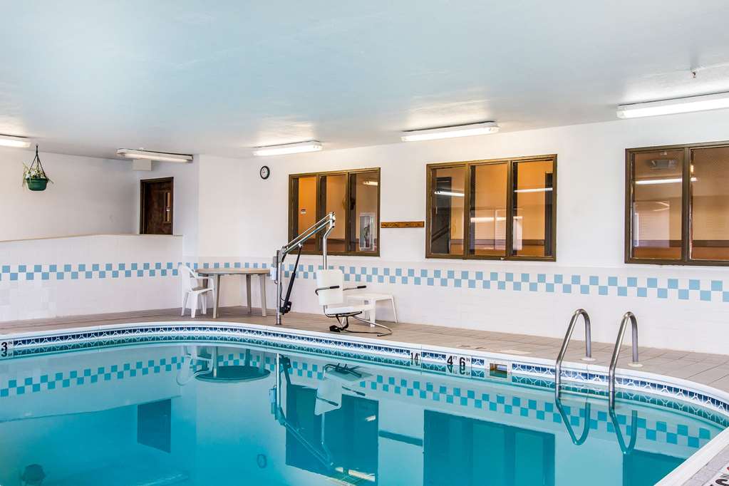 Econo Lodge Inn & Suites Pekin Peoria Area - photo 28