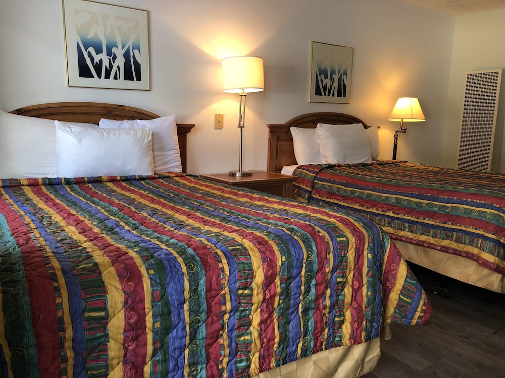 Cedar Inn & Suites - photo 16