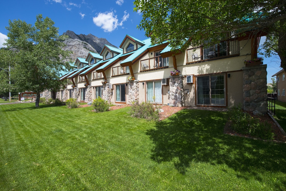 Waterton Glacier Suites — hotel in Waterton Park