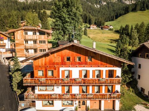 Ciasa Nives — hotel in La Villa