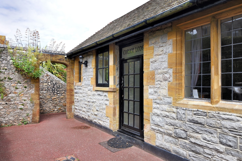 Coram Lodge — 4-Star Luxury Hotel in Lyme Regis, United Kingdom