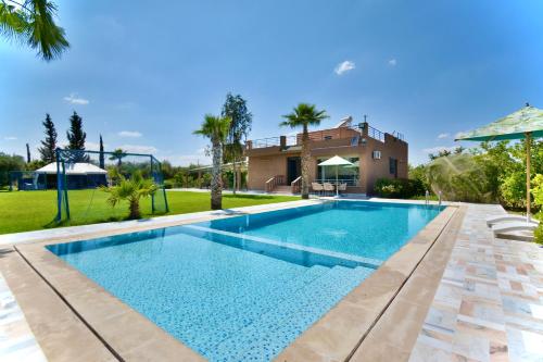 Ferme de vacances avec une grande villa à Marrakech — 4-Star Luxury Hotel in Marrakesh, Morocco