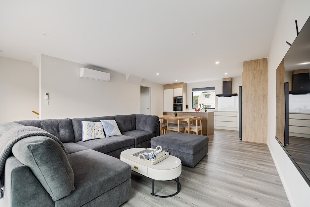 Large 3 Bedroom Townhouse in CBD Perfect for Groups — 4-Star Luxury Hotel in Christchurch, New Zealand