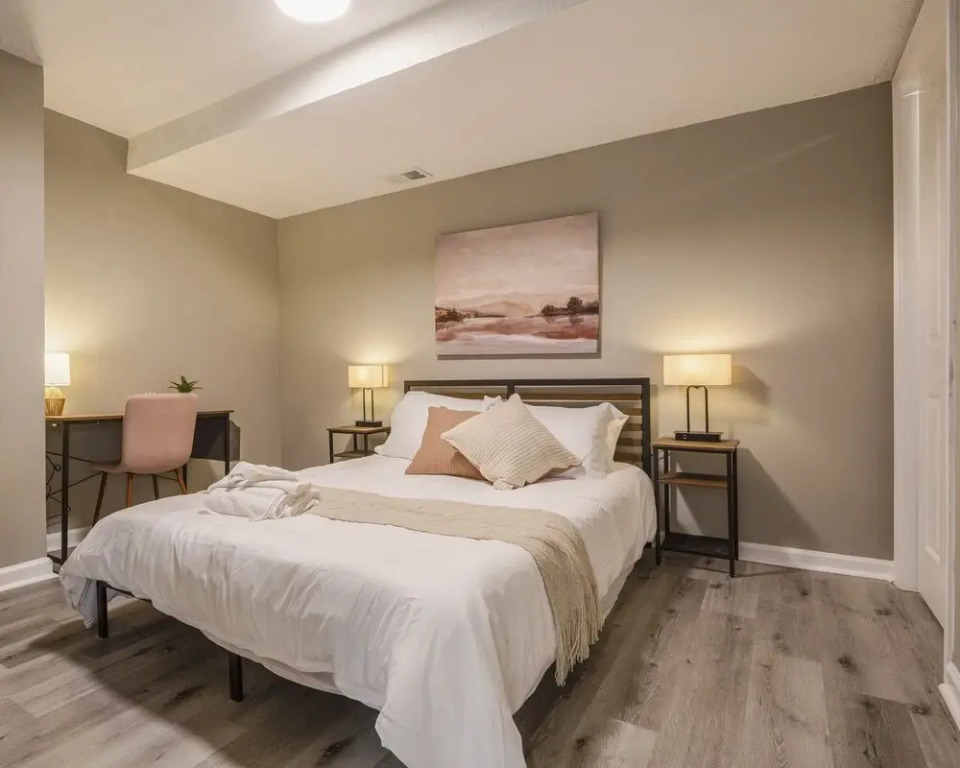 Newly Renovated 4br Cozysuites — Louisville