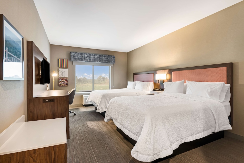 Hampton Inn Batesville - photo 12