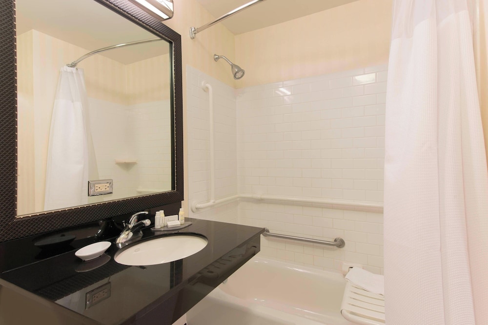 Fairfield Inn & Suites by Marriott Omaha Downtown - photo 16