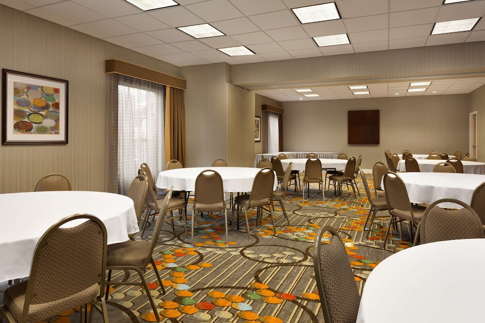 Hampton Inn & Suites Largo - photo 23