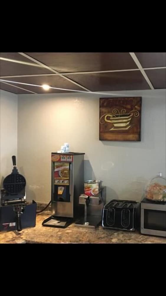 Express Inn West Memphis - photo 14