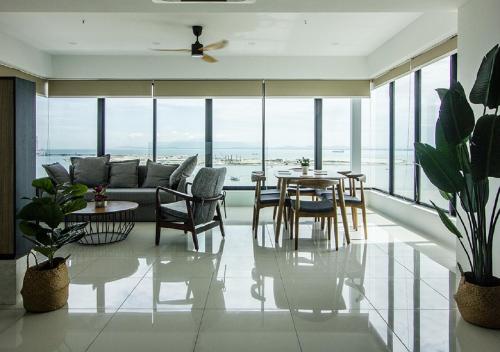 Rumahku Gurney with 270 degree Sea View — 4-Star Luxury Hotel in George Town, Malaysia