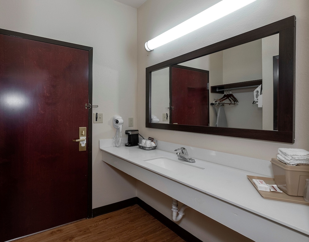 Red Roof Inn Hartselle - photo 22