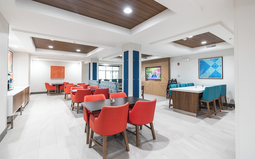 Holiday Inn Express Hotel & Suites St. Robert by IHG - photo 50