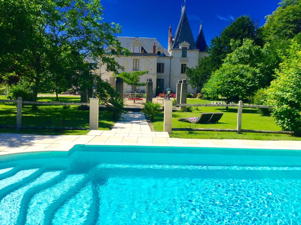 Chateau De La Coutanciere — 4-Star Luxury Hotel in Tours, France