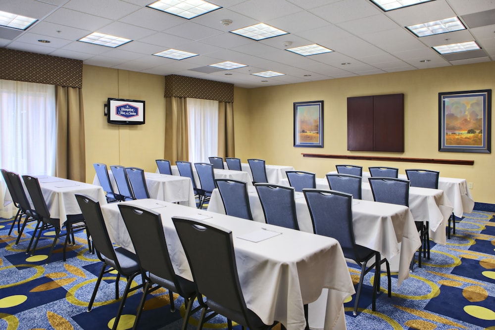 Hampton Inn & Suites Ridgecrest - photo 43