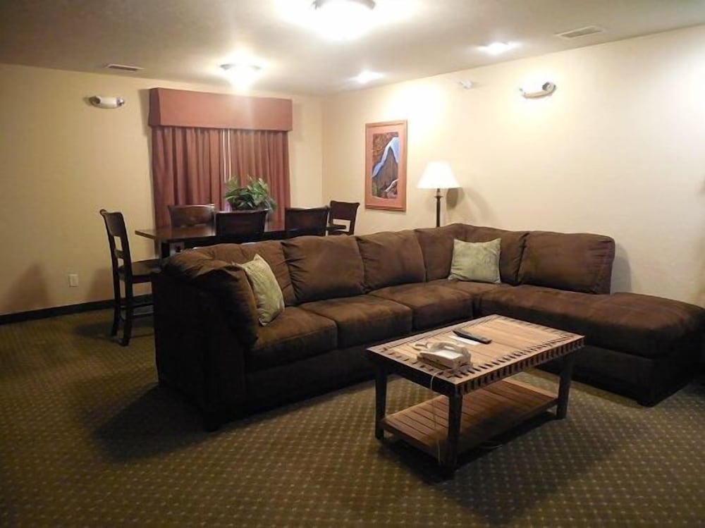 Blue Mountain Inn And Suites - photo 9