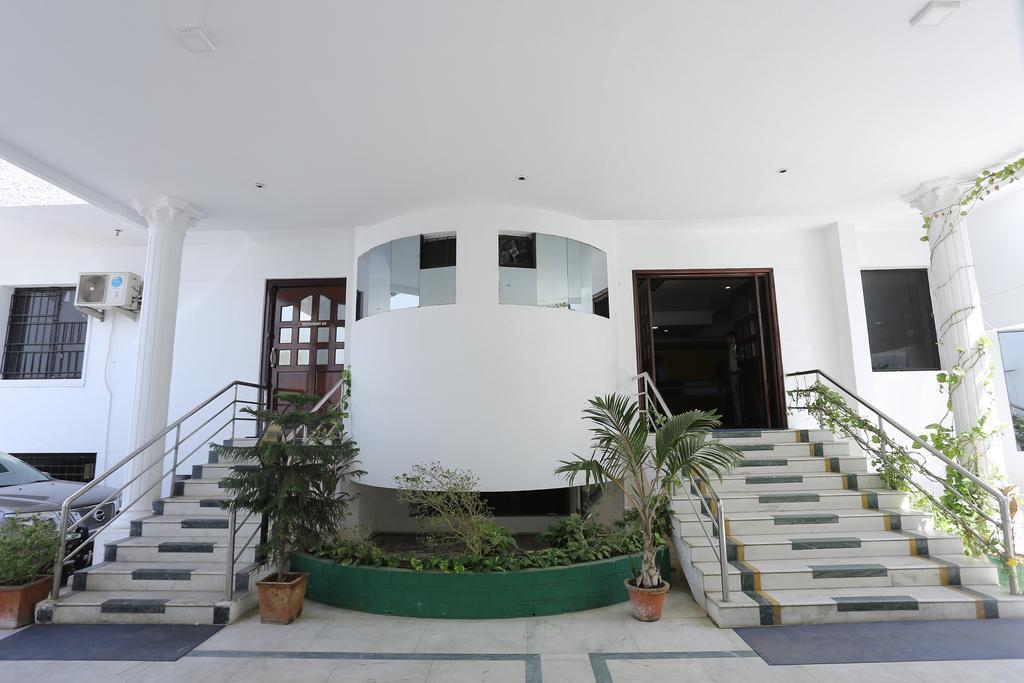Hotel Theni International — Teni
