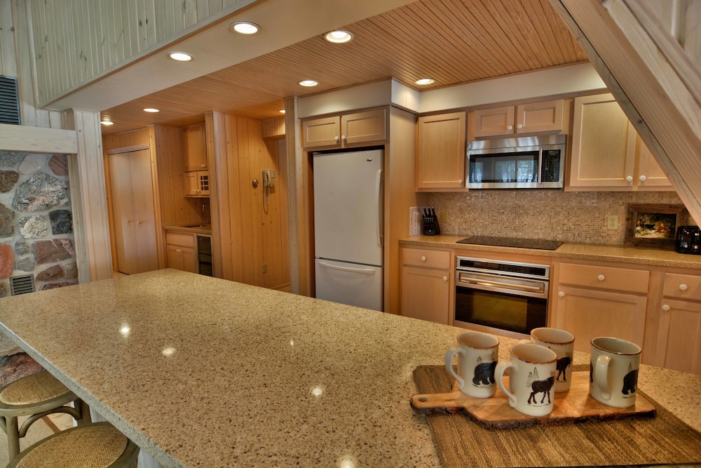 Serenity On Lake Owen 5 Bedroom Hotel Room by RedAwning - photo 14