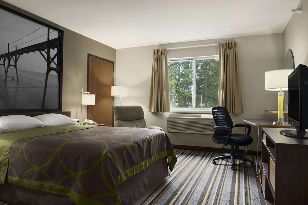 Super 8 by Wyndham Manistee - photo 8