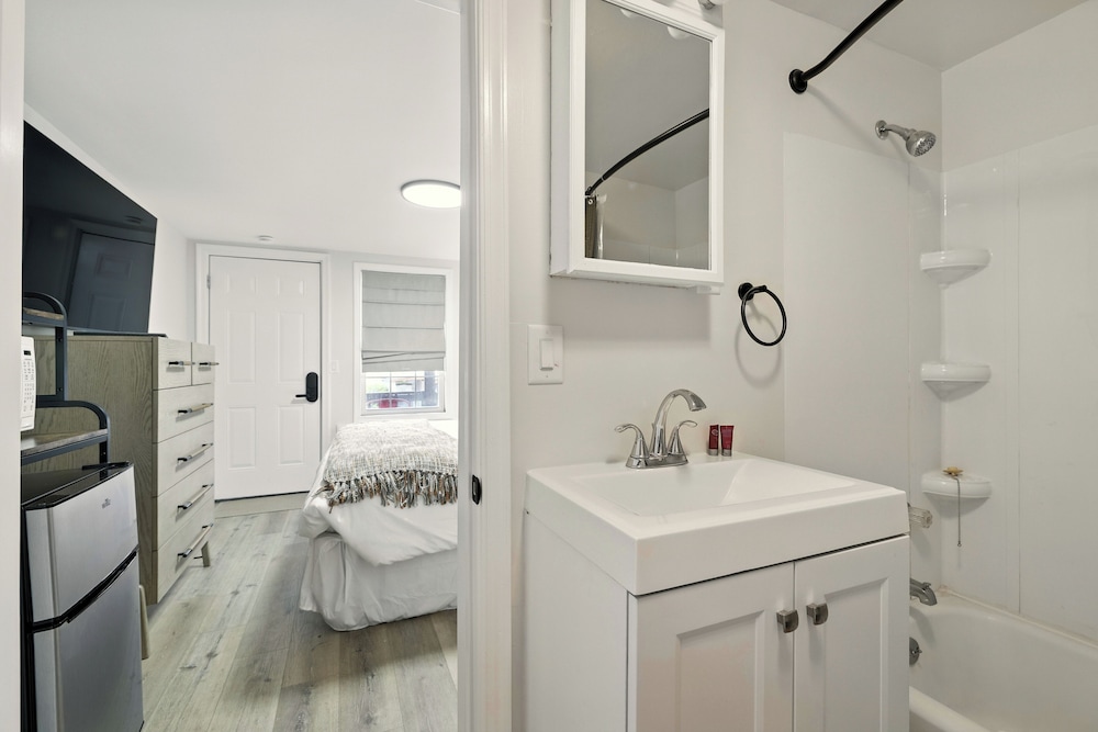 Hillside Motel LLC - photo 112