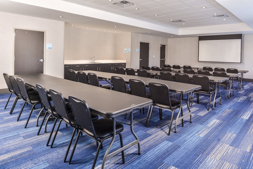 Holiday Inn Express & Suites Kansas City Lee's Summit by IHG - photo 47