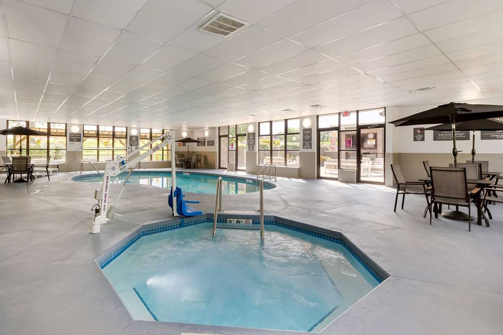 La Quinta Inn & Suites by Wyndham Des Moines West Clive - photo 24