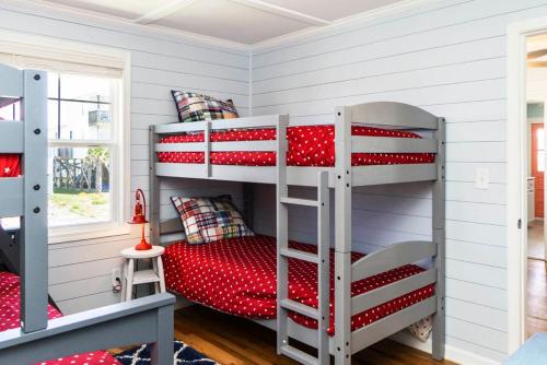 Salty But Sweet by Oak Island Accommodations - photo 8
