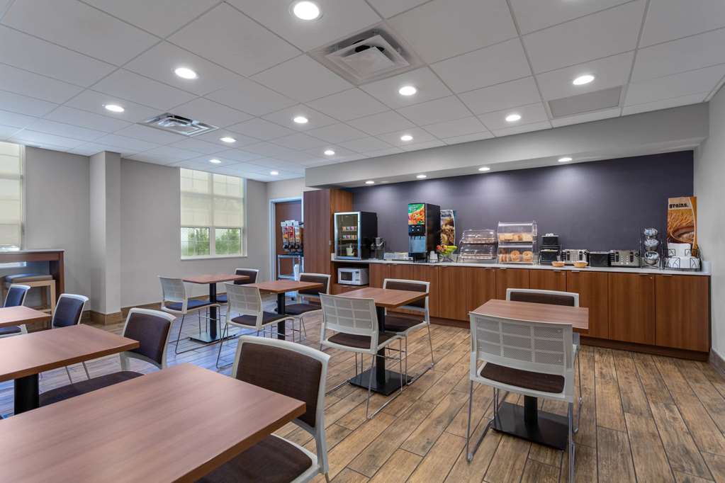 Microtel Inn & Suites by Wyndham Niagara Falls - photo 14