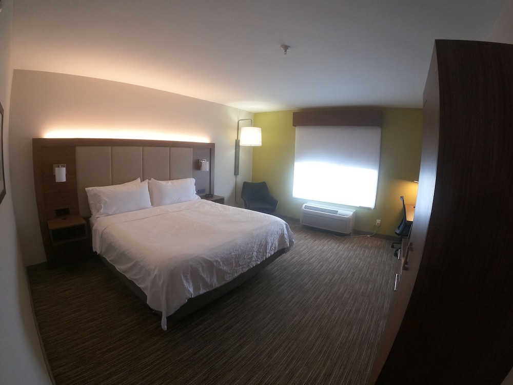 Holiday Inn Express & Suites Albuquerque Historic Old Town by IHG - photo 15