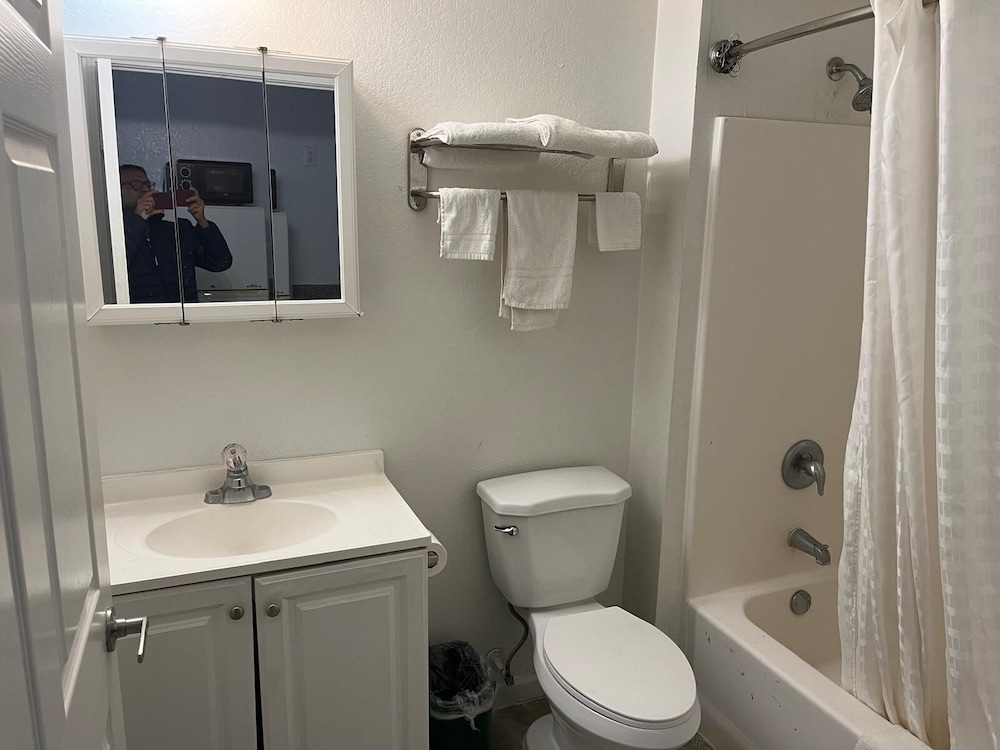 OYO Garden Inn and Suites Pearsall I 35 East - photo 24