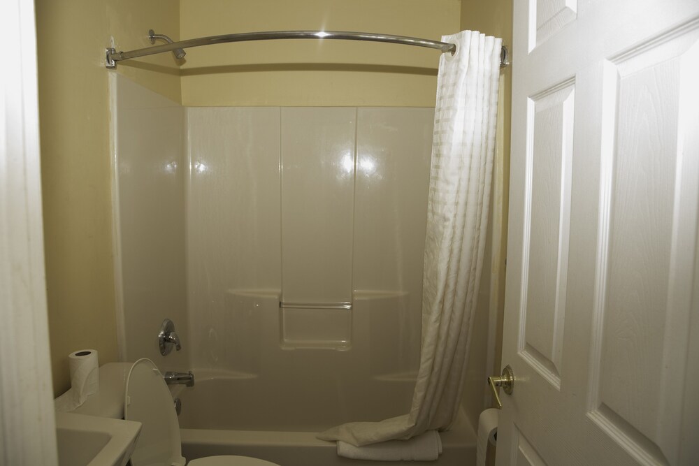 Capri inn and Suites - photo 16