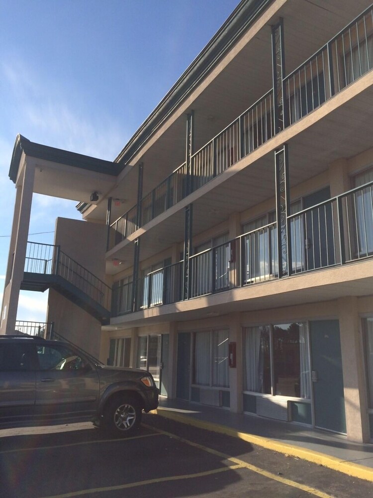 All Day Inn - photo 21