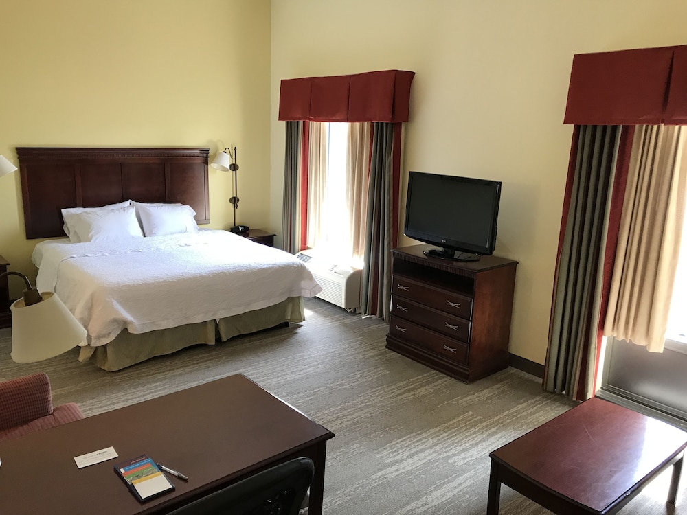 Hampton Inn & Suites Lamar - photo 13