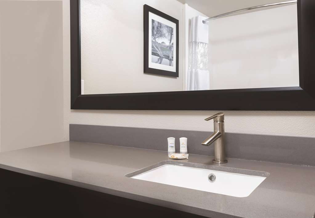 La Quinta Inn & Suites by Wyndham Fairfield Napa Valley - photo 19