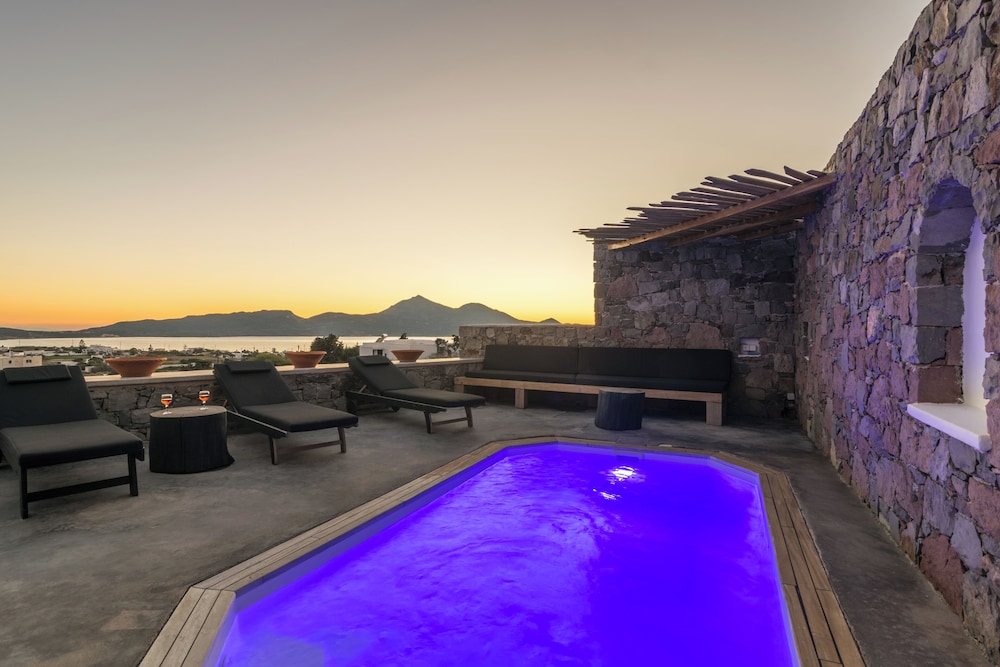 Petra Residence Mini Pool Spa — 4-Star Luxury Hotel in Milos, Greece