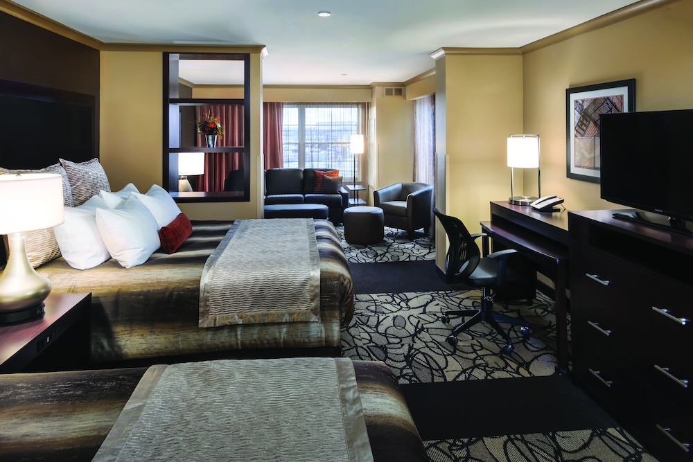 ClubHouse Hotel & Suites Fargo - photo 6