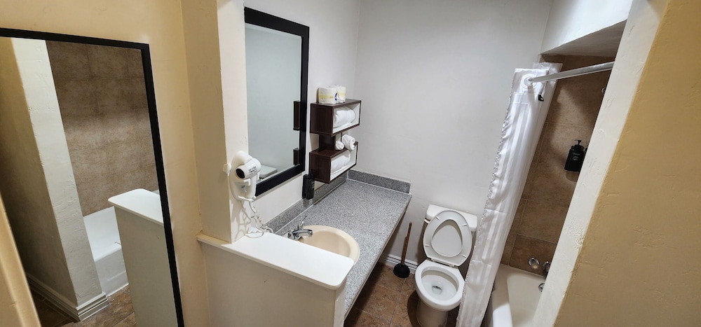 B&J Hotel and Apartment - photo 26