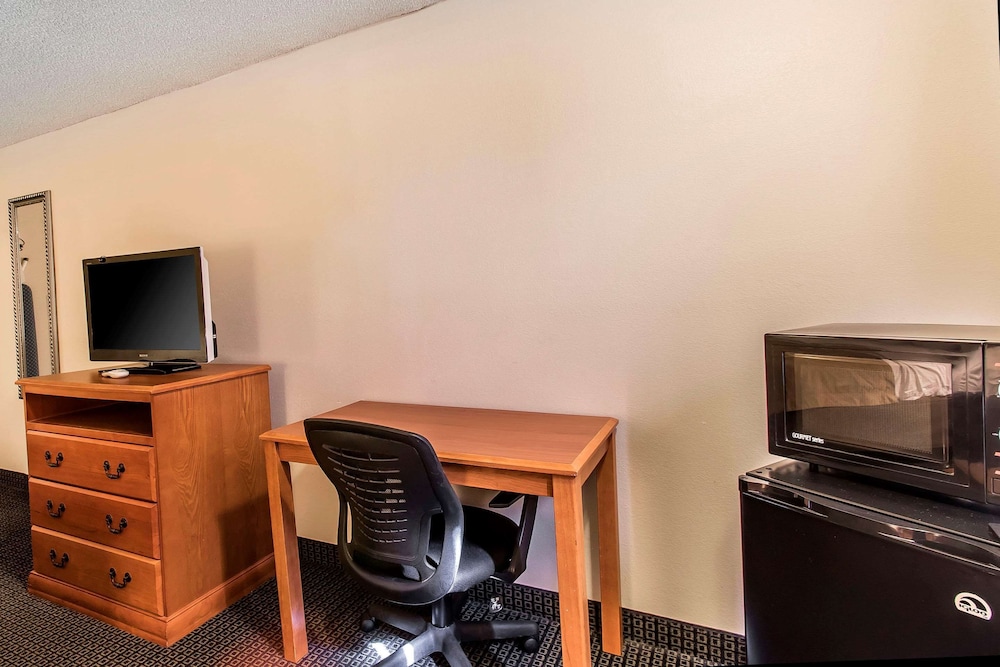 Brentwood Inn - photo 23