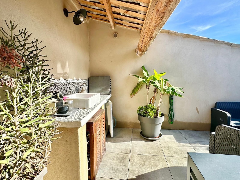 Home 12 les Vignes — 4-Star Luxury Hotel in Chateauneuf-Du-Pape, France
