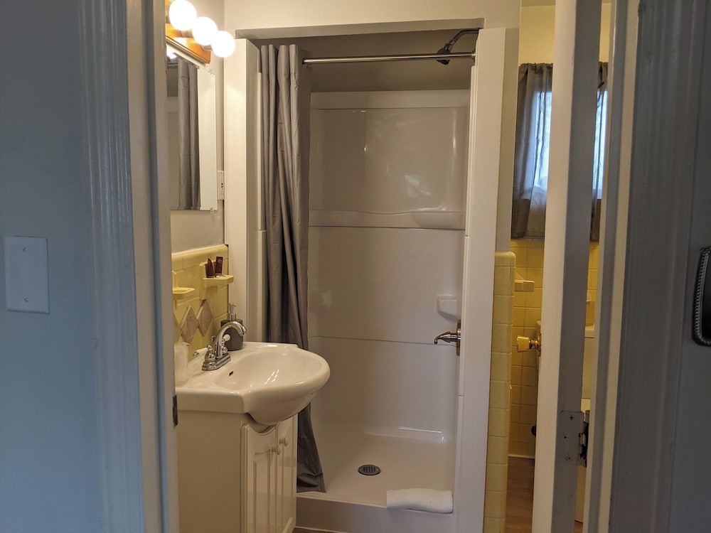 Riverboat Inn and Suites - photo 27