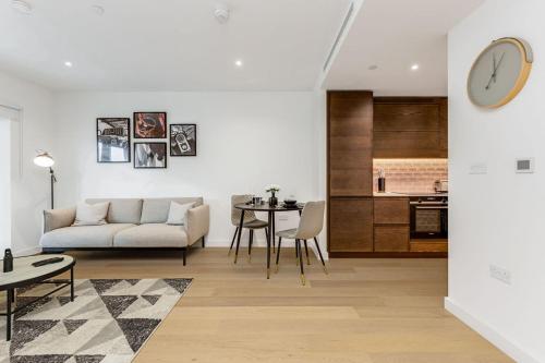 Khayat Homes The Flying Duck — 4-Star Luxury Hotel in London, United Kingdom