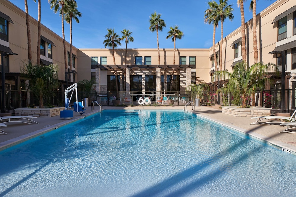 Hampton Inn & Suites Phoenix Scottsdale on Shea Boulevard - photo 40