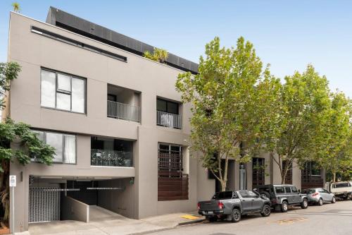 Complete Host AquaLuna Apartments — 4-Star Luxury Hotel in Melbourne, Australia