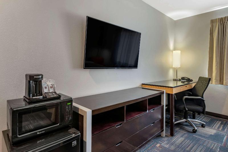 Quality Inn & Suites Evansville Downtown - photo 58