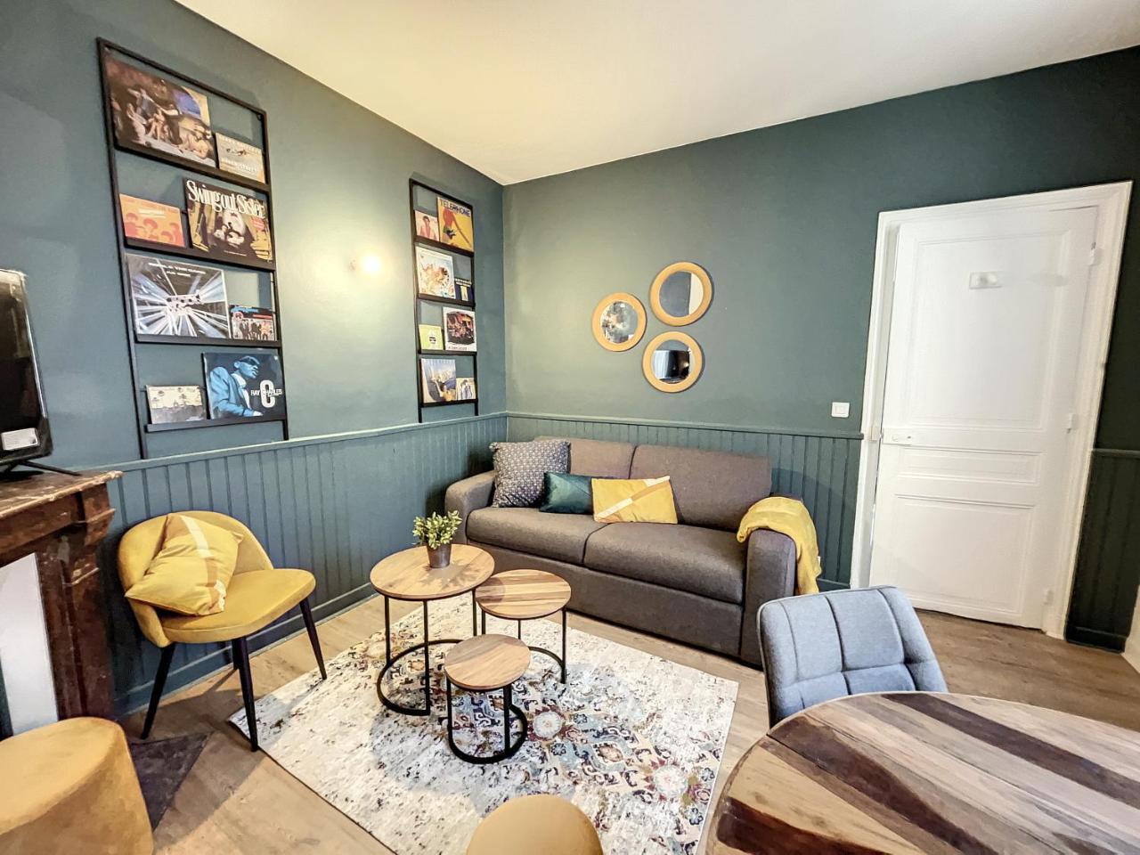 Maison de Ville Paris En 15 Mn 4 Pers 1 Bebe Vintage & Music — 4-Star Luxury Hotel in Groslay, France