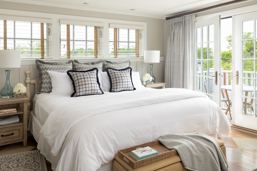 Vineyard Square Hotel & Suites - photo 8